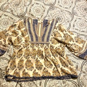 Lucky Brand short sleeved top. Size small.